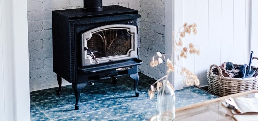 installs freestanding wood stove in a fireplace (3) Freestanding wood stoves are versatile and fit various settings.