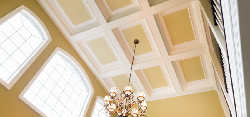 A high ceiling with a chandelier.