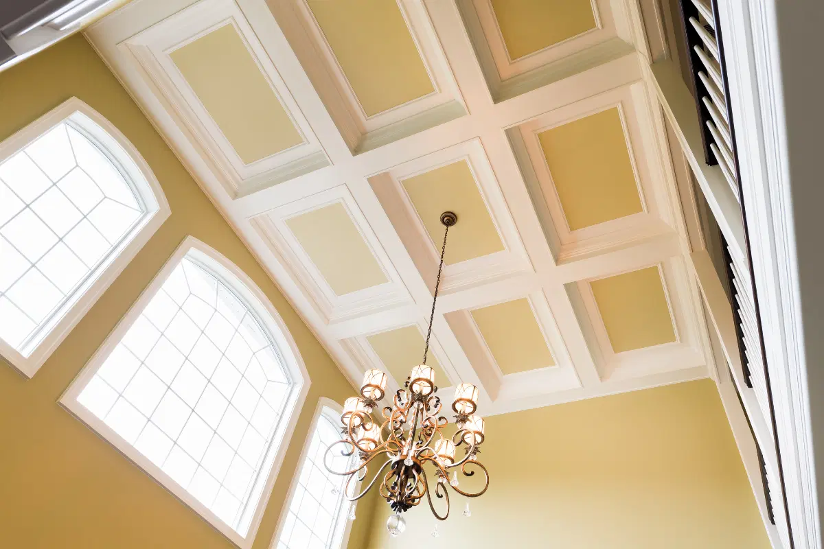 A high ceiling with a chandelier.