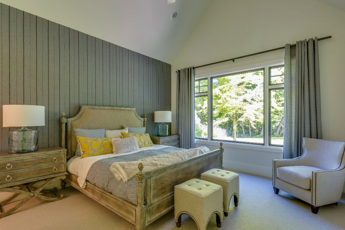 A bedroom with a wood accent wall design.