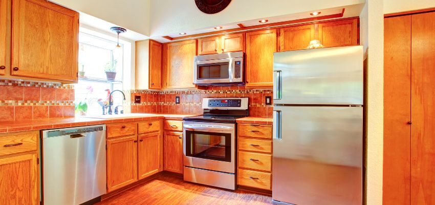 Knowing the stain color variations empowers you to make informed choices for maple cabinets. When choosing stain colors, consider the desired ambiance, design scheme, and personal preferences.