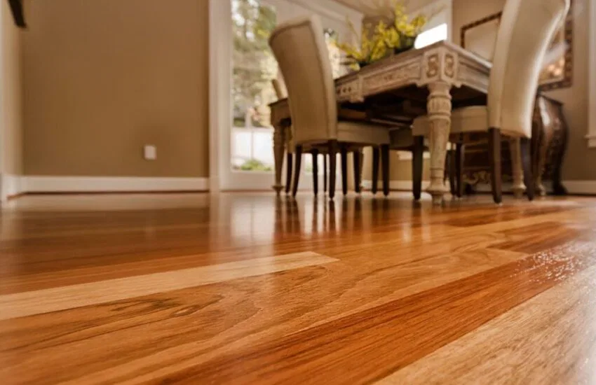 The floor looks more shiny and clean after deep cleaning.