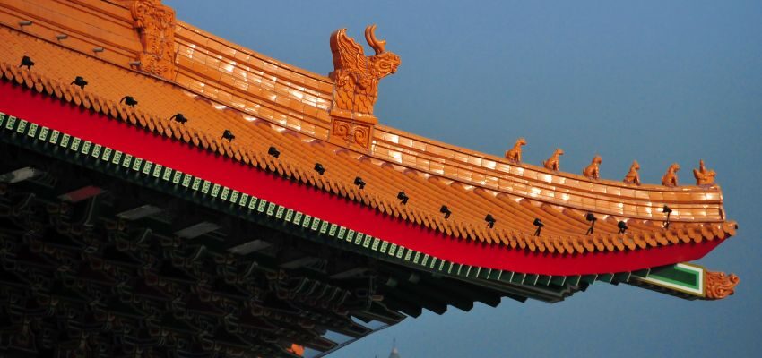 Chinese craftsmen developed dougong, an interlocking wooden bracket system. It connected rafters to posts without using fasteners.