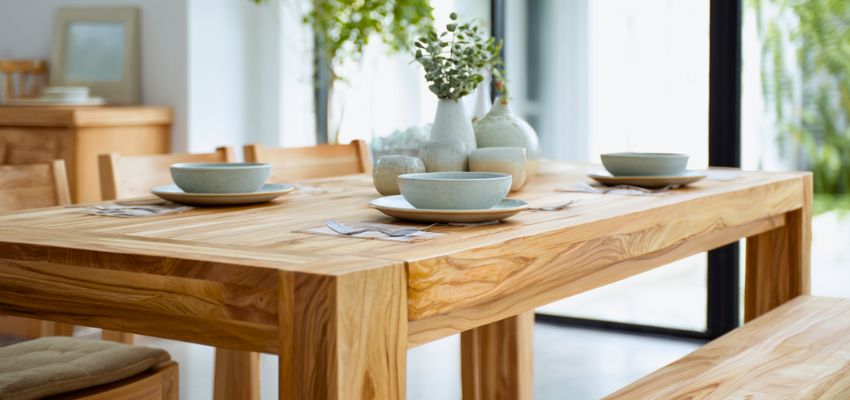 The dining furniture is made of rubberwood.